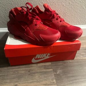 Nike Triple Red Huaraches US 11.5 Brand New